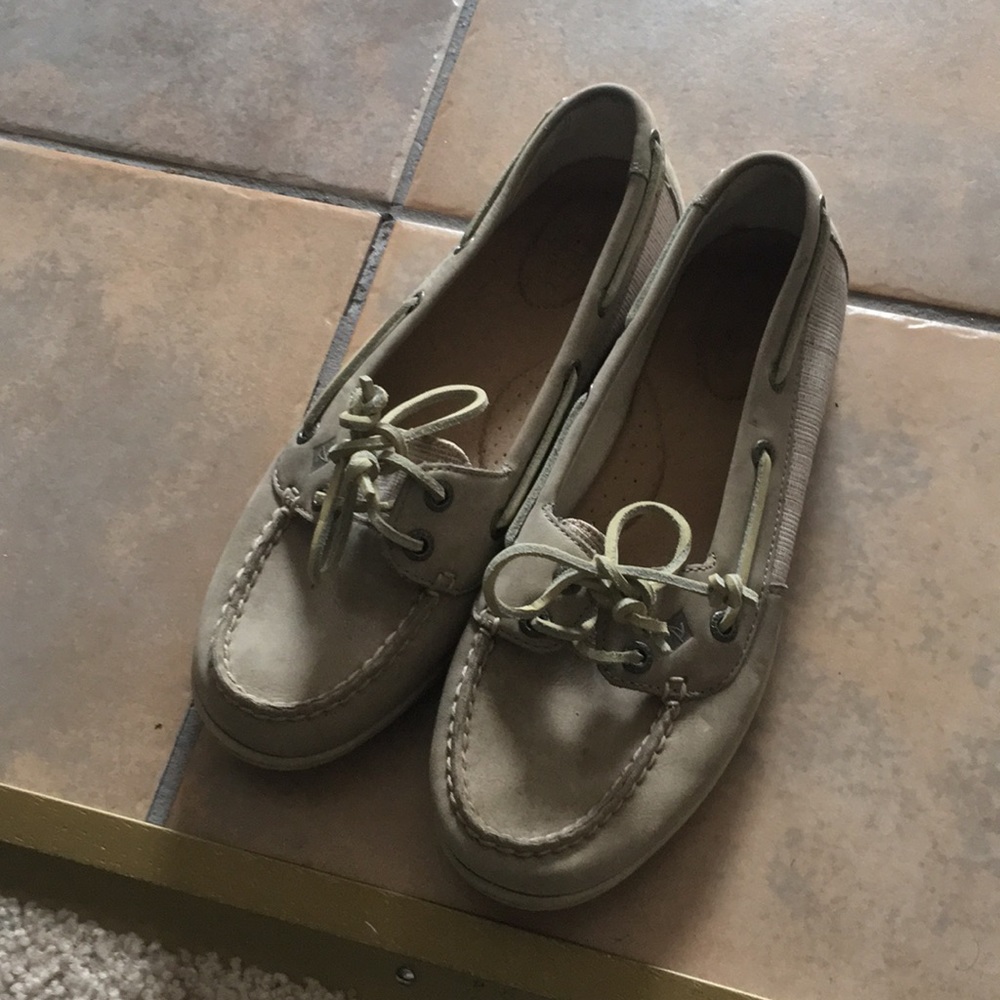 Women’s sperry shoes